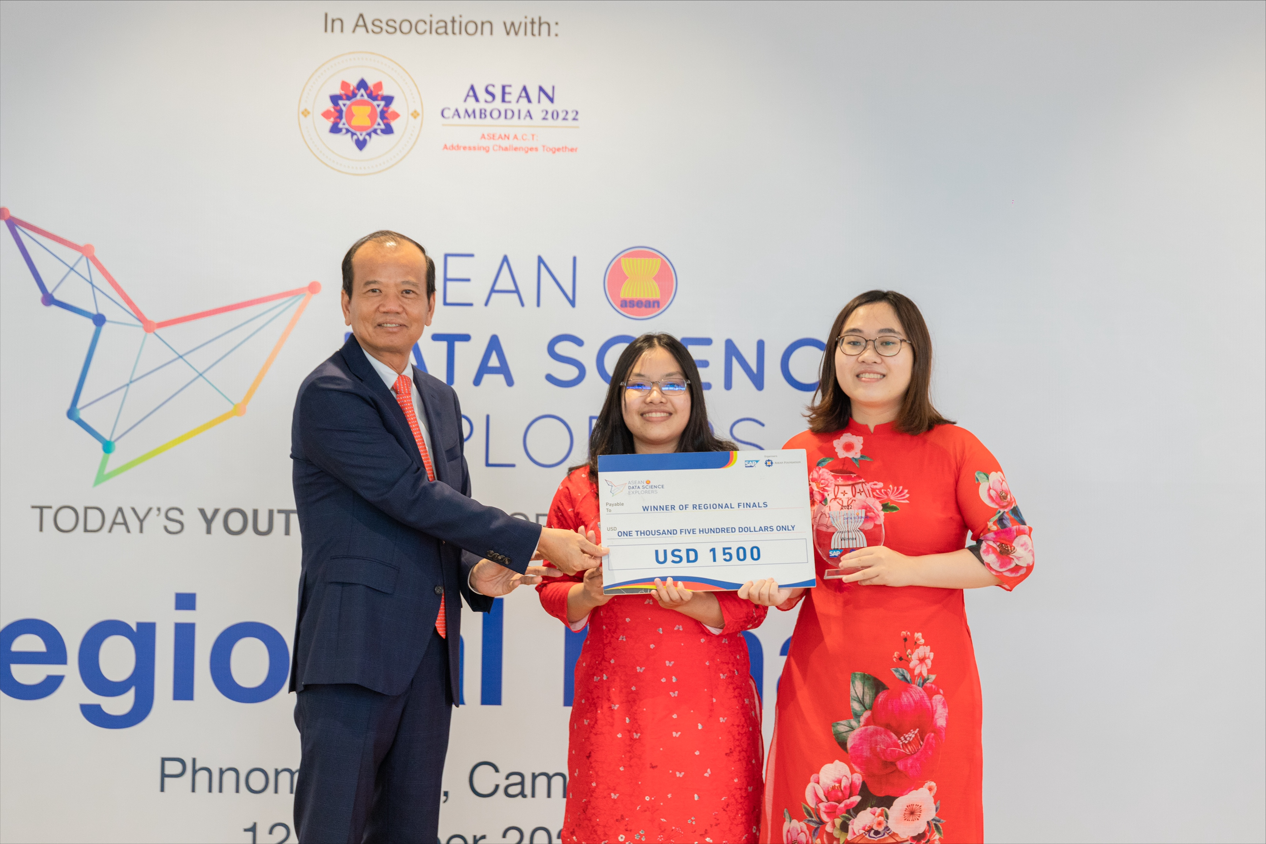 Sinh viên Việt Nam giành ngôi quán quân cuộc thi Khám phá Khoa học số ASEAN 2022