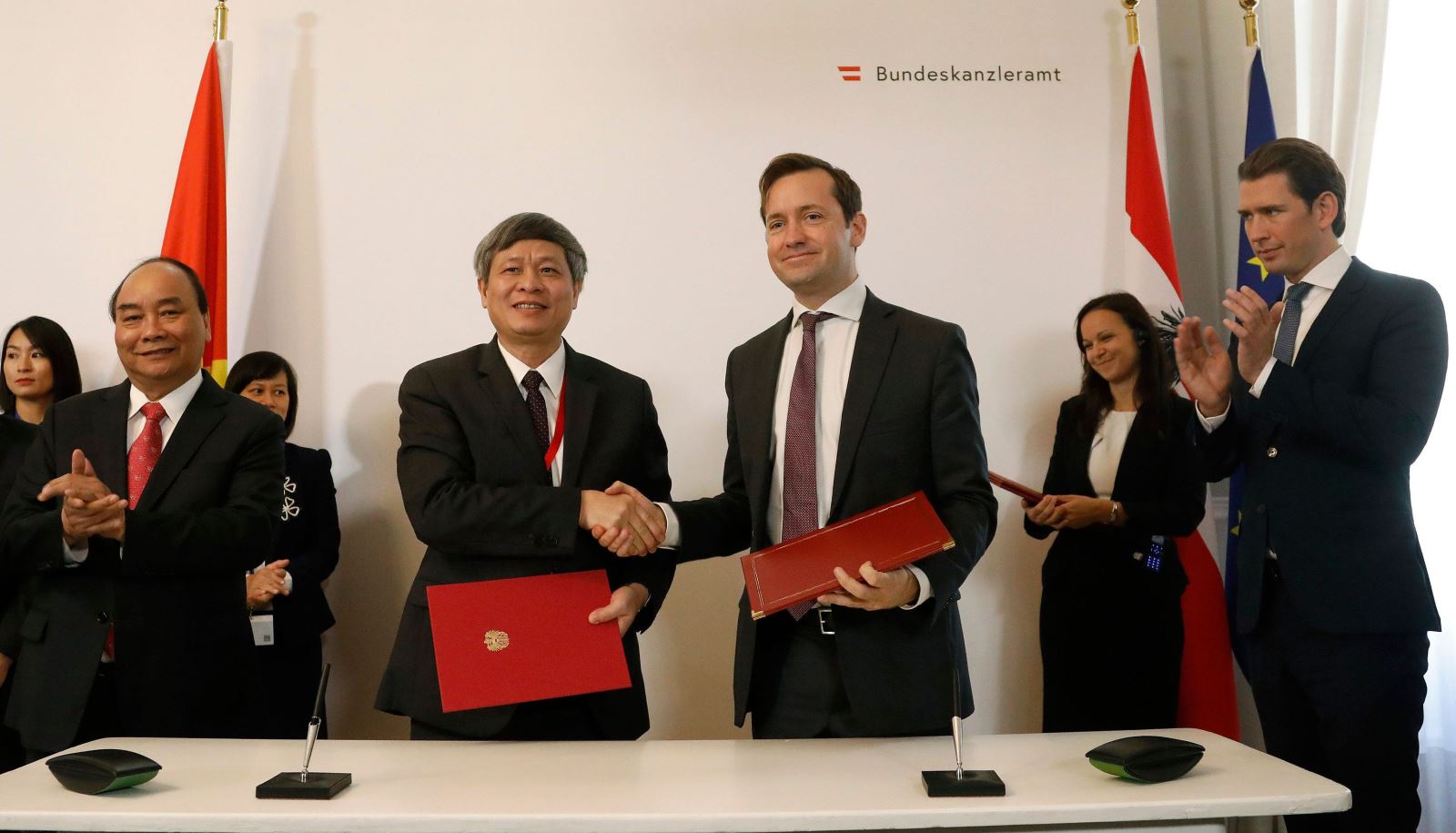 Việt Nam - Áo cam kết mở rộng hợp tác về khoa học và nghiên cứu