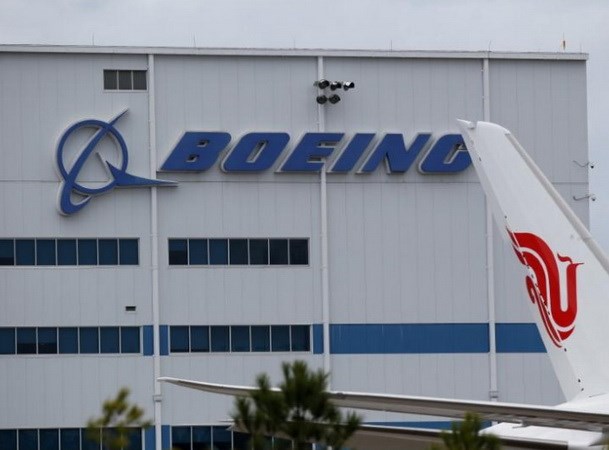 Tập đoàn chế tạo máy Boeing Co đàm phán mua lại Embraer SA