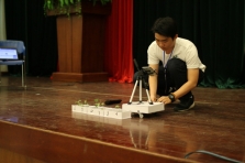 Nam sinh lớp 11 chế tạo robot phụ việc nhà nông