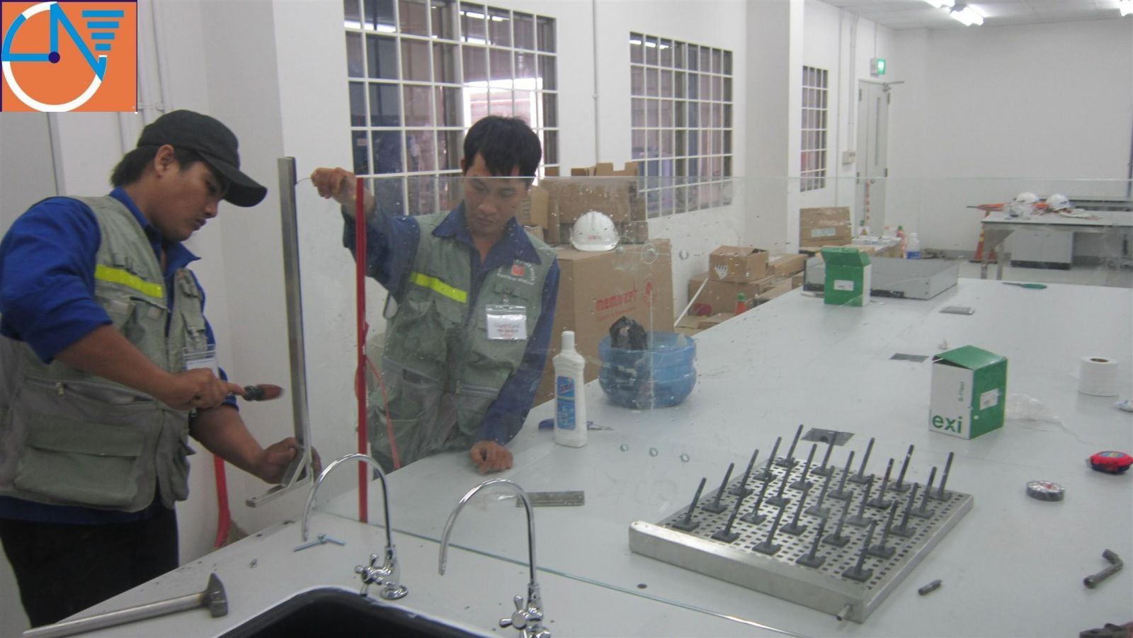 Bàn thí nghiệm Lâm Nguyễn